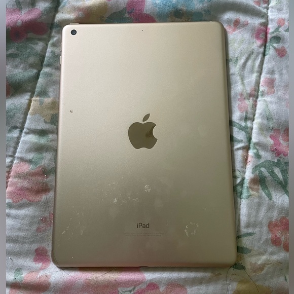 Apple IPad 6th generation (read description) - Picture 1 of 2